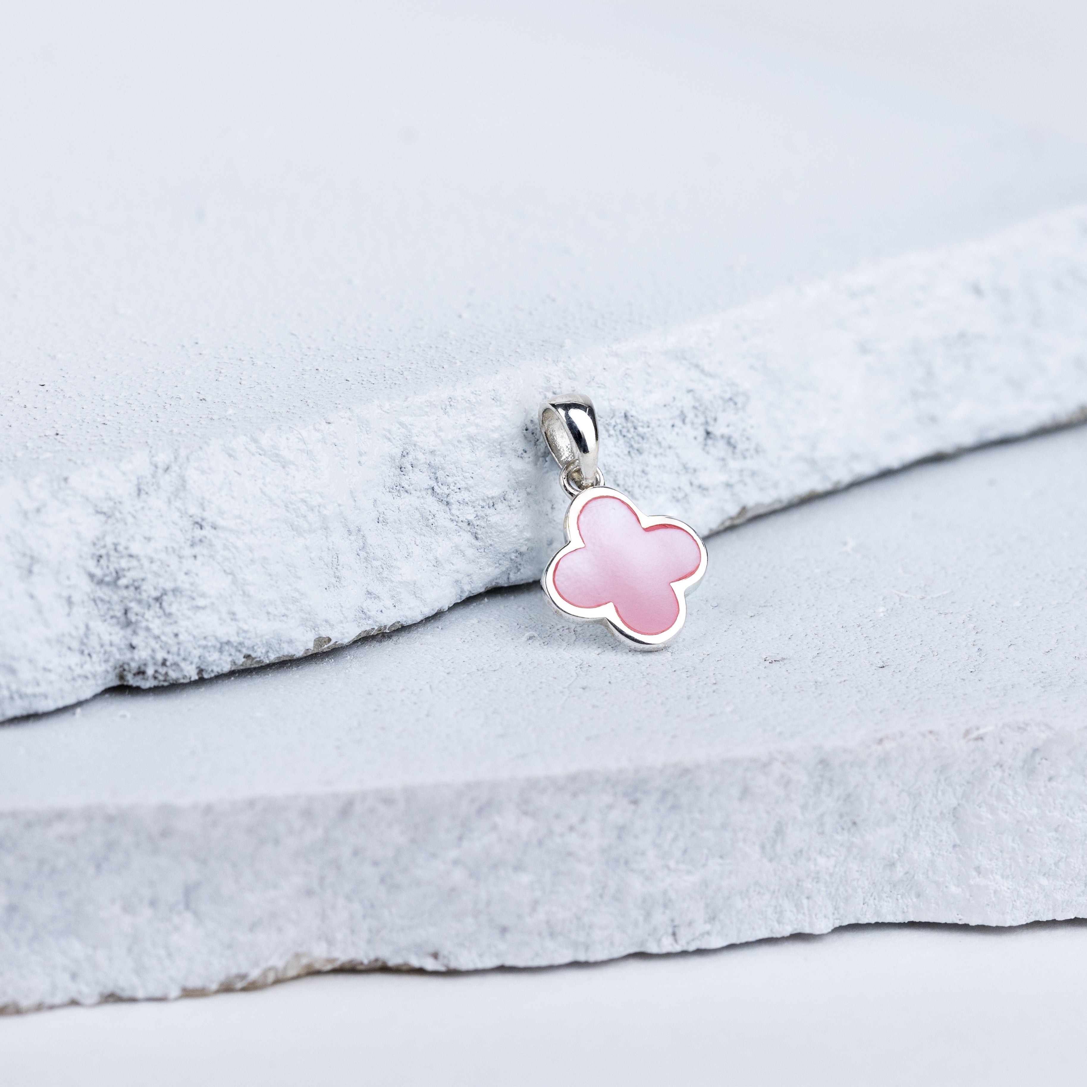 Exquisite 92.5 Sterling Silver Pink Clover Pendant in Mother of Pearl