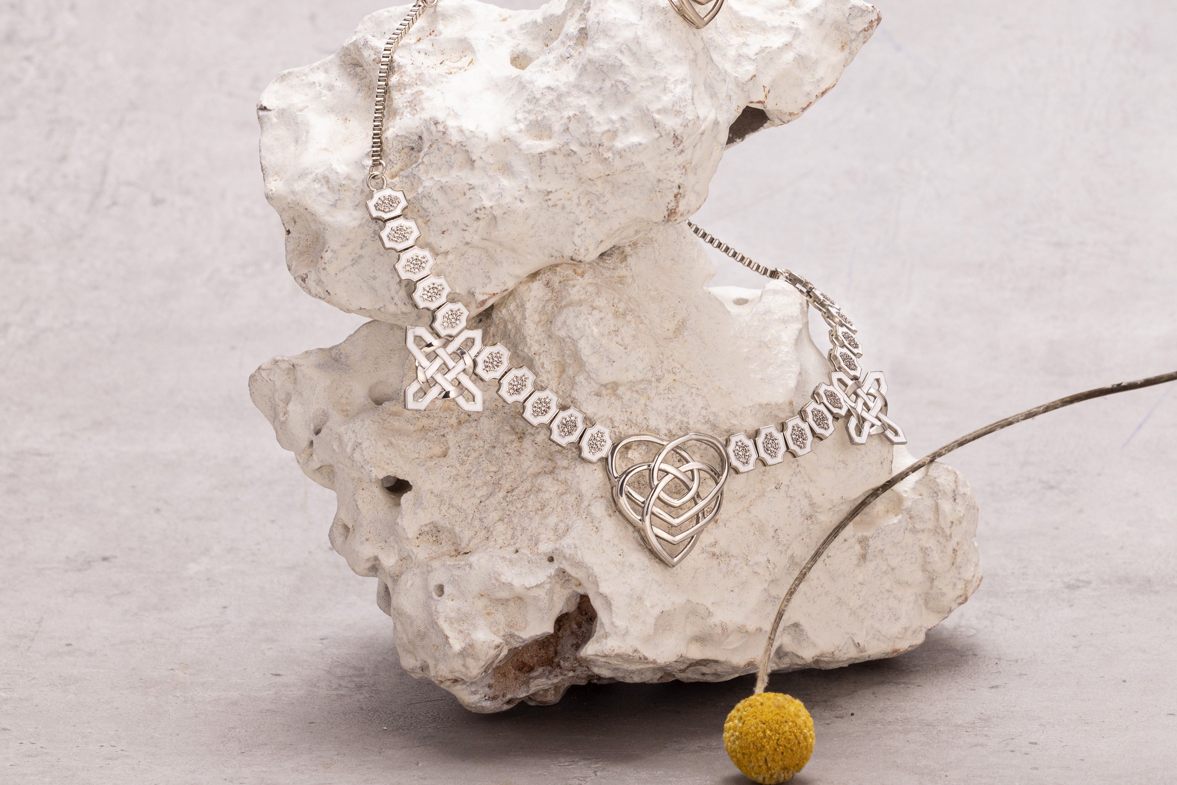 HEXAGONE NECKPIECE