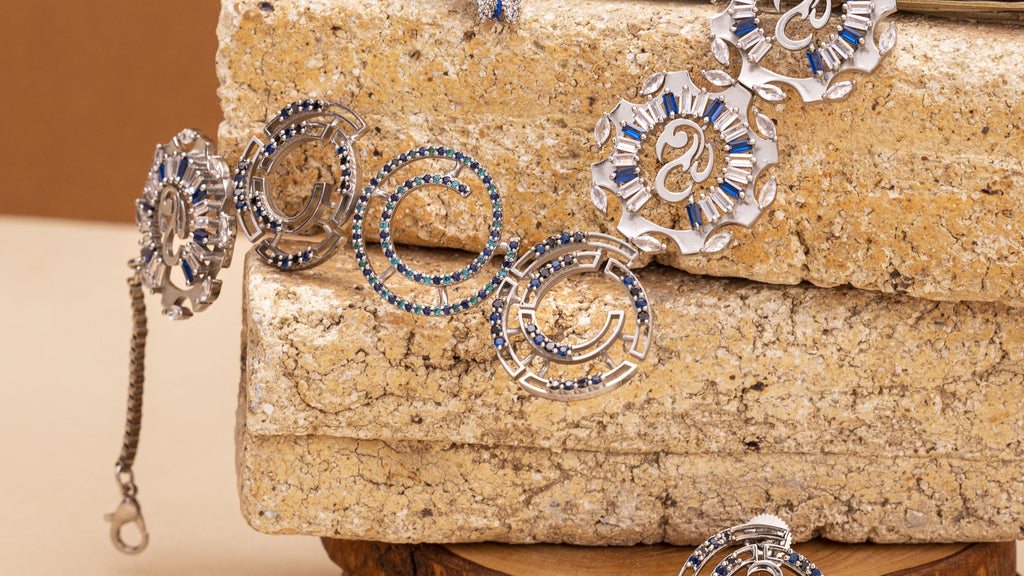 LE CERCLE NECKPIECE