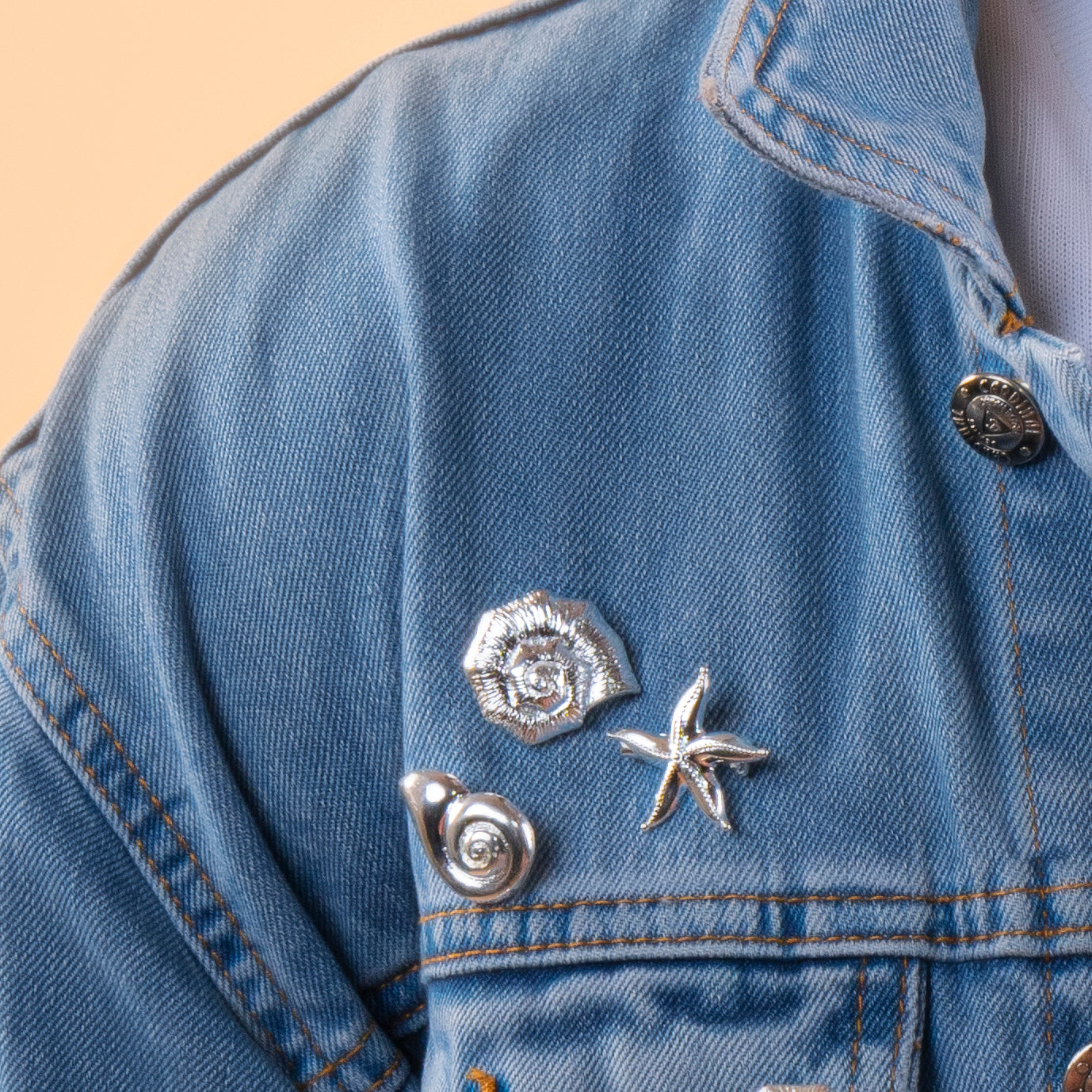 Knobbed Whelk Link Brooch - Silver Tone